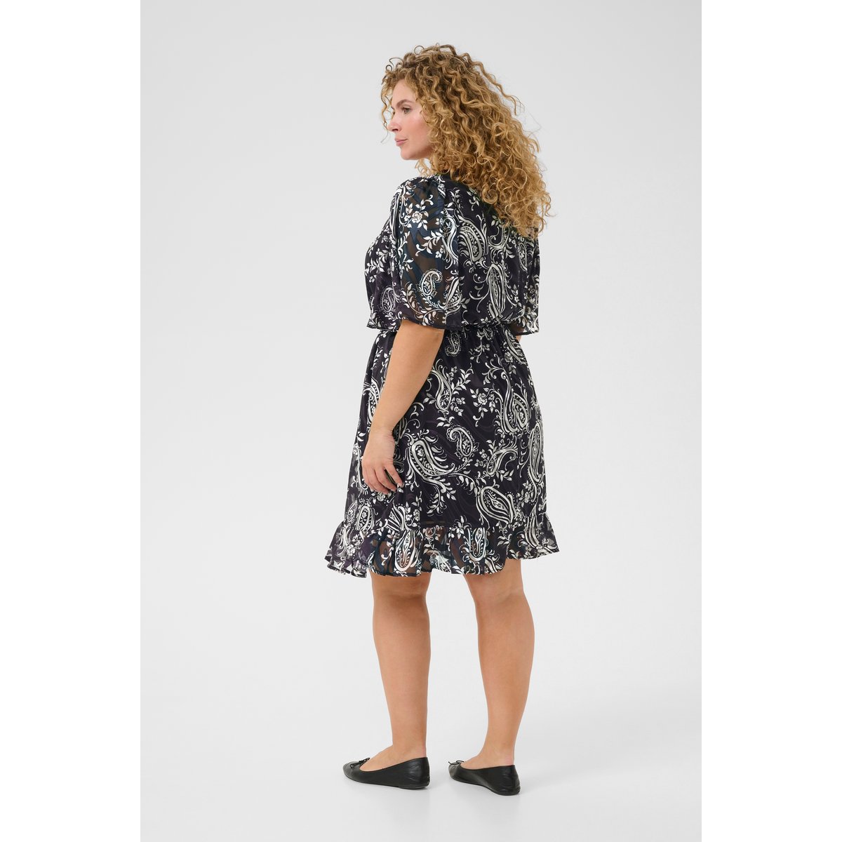 Robe noir black/turtledove paisley, KAFFE CURVE