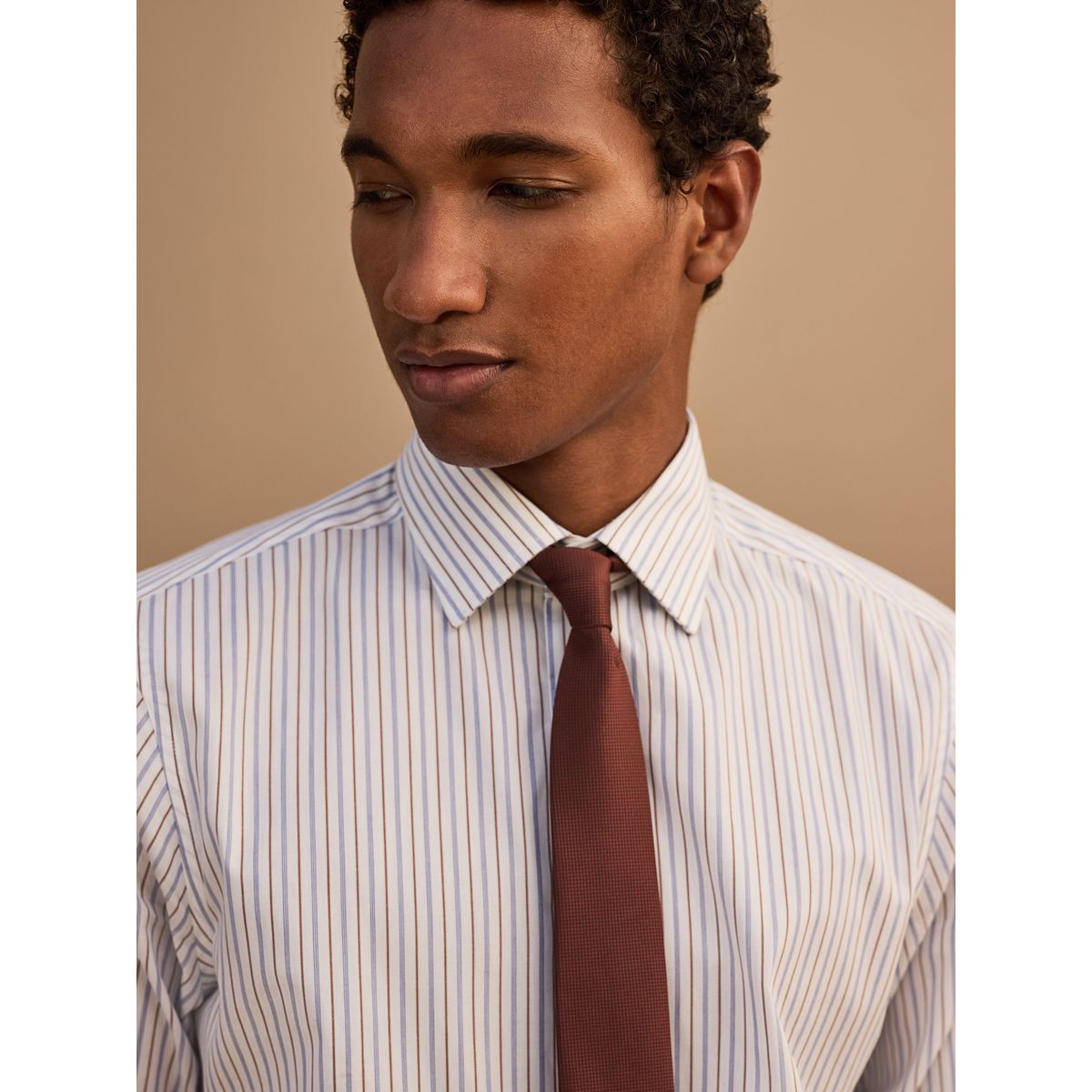 Chemise habillée à rayures avec cravate blanc/bleu/brun, NEXT
