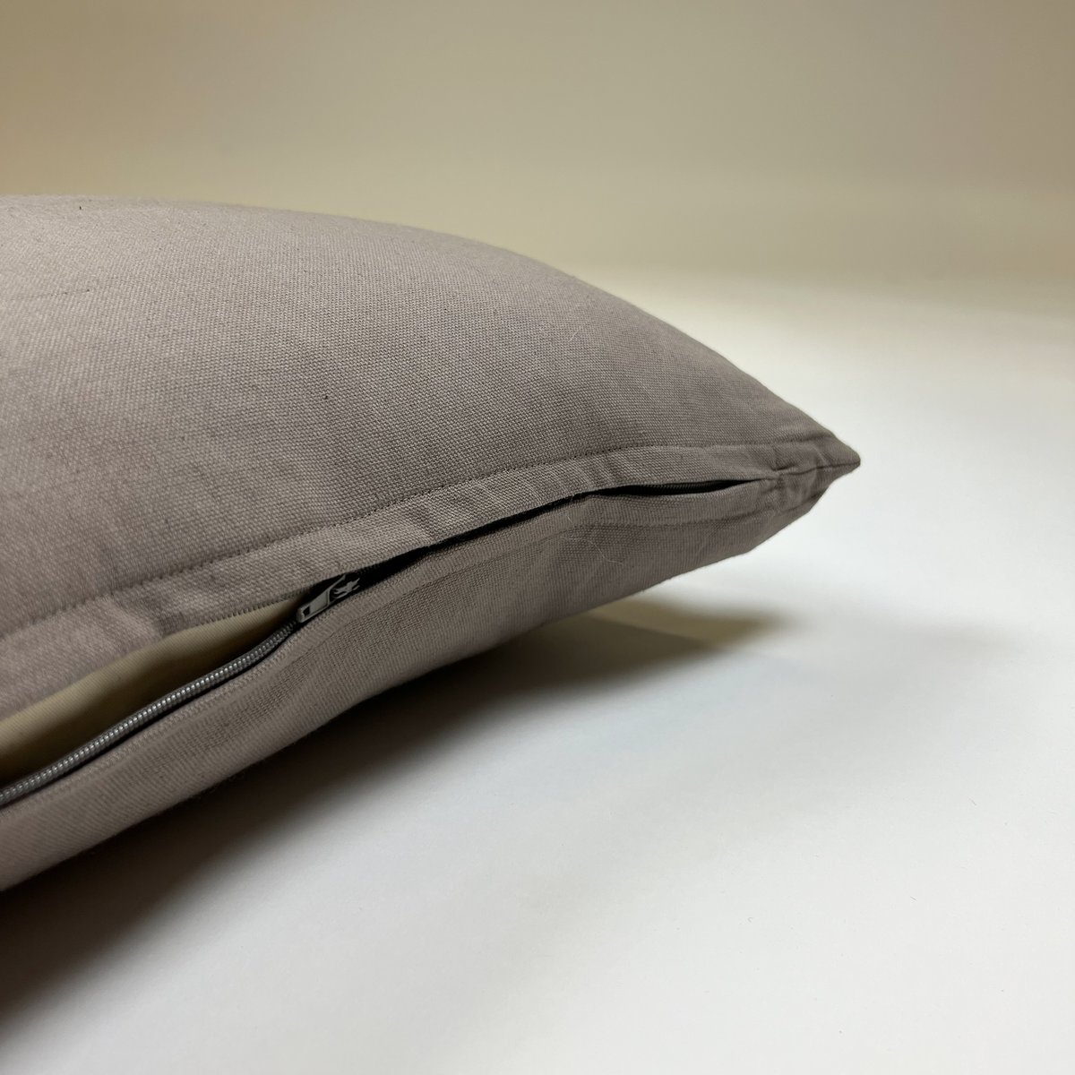 Coussin James taupe, DUTCH DECOR
