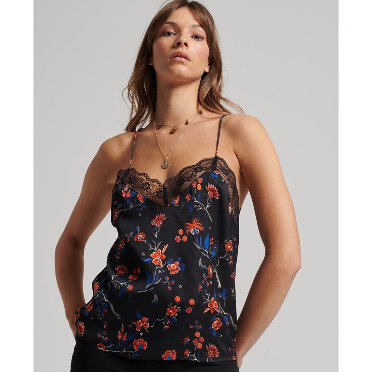 Caraco en satin avec liseré en dentelle imprimé rinko noir, SUPERDRY