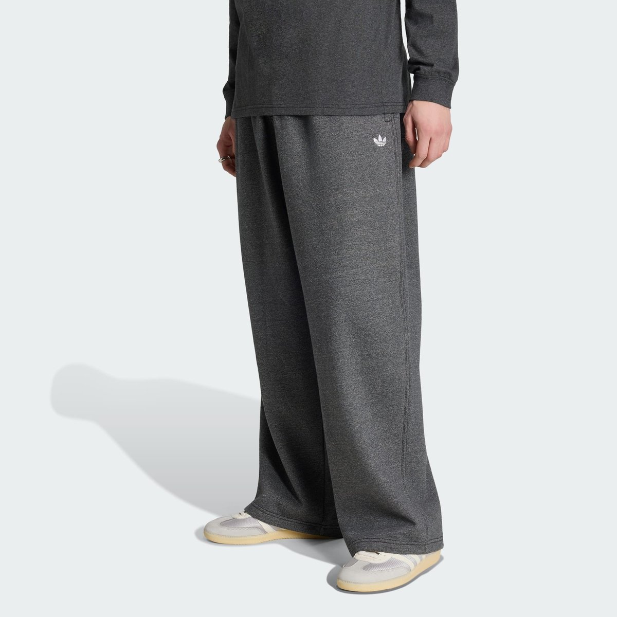 Pantalon Ourlet Ouvert Baggy Chiné Trèfle Essentials Pantalon Ourlet Ouvert Baggy Chiné Trèfle Essentials dark grey heather, adidas Originals