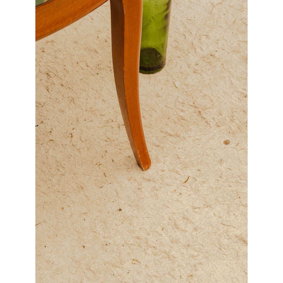 Paire de chaises en bois et tissu vert Claude N°1734 - Bon état bois foncé, DEBONGOUT
