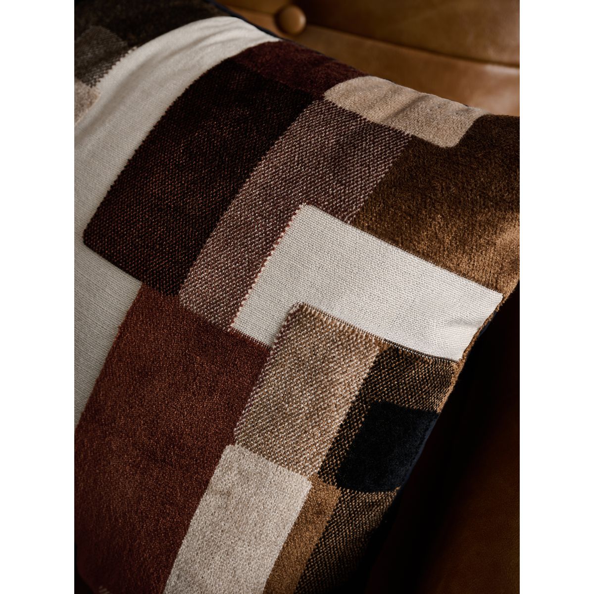 Coussin en velours coupé orson noir foncé/blanc, NEXT
