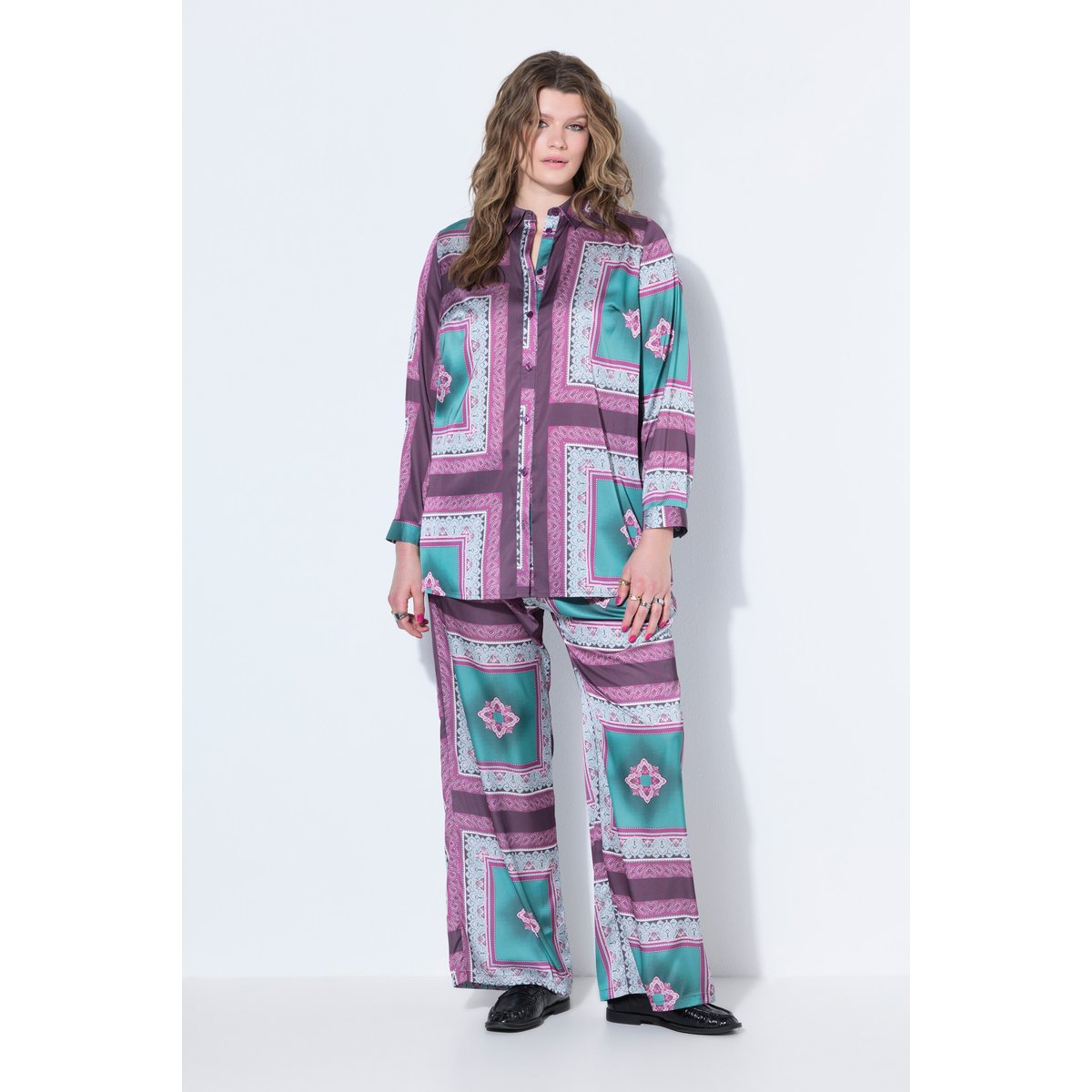 Chemisier droit en satin, imprimé foulard menthe bleue, STUDIO UNTOLD