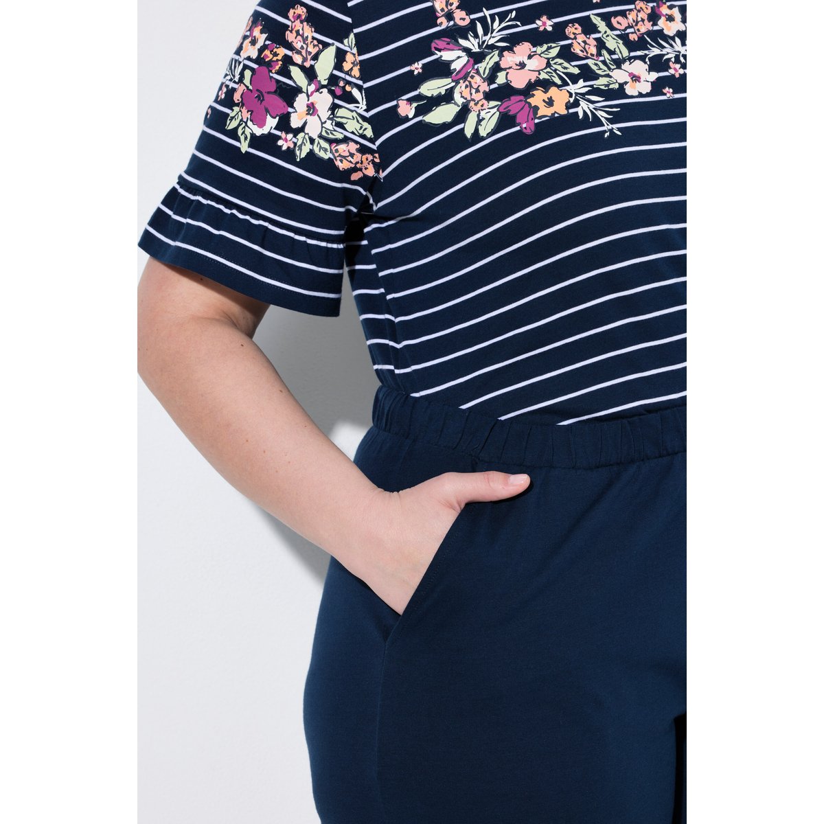 Pyjama à rayures florales, col rond bleu nuit, ULLA POPKEN