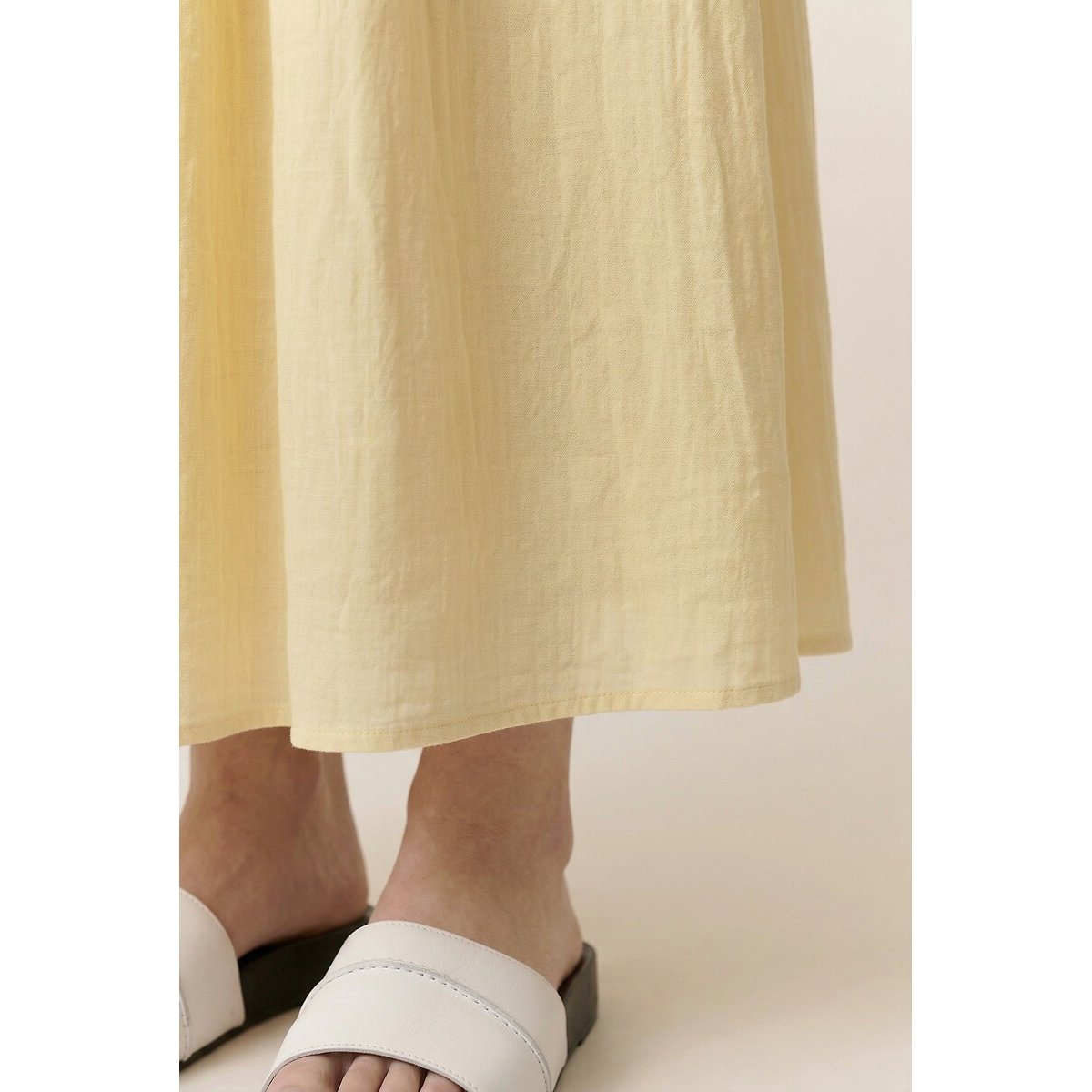 Robe longue à fines bretelles évasée, ROMEE jaune clair, LEON & HARPER