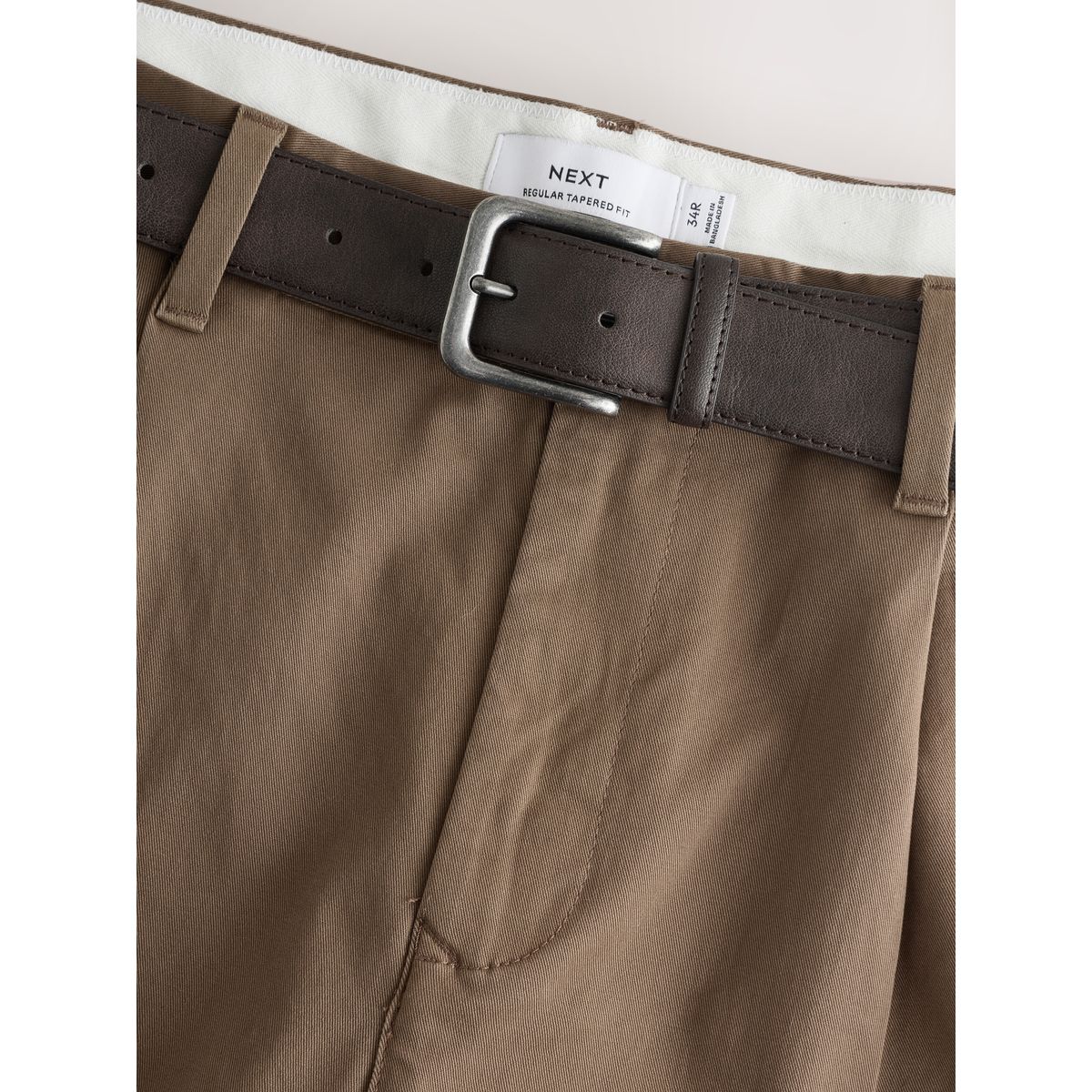 Pantalon chino plissé avec ceinture marron fauve, NEXT