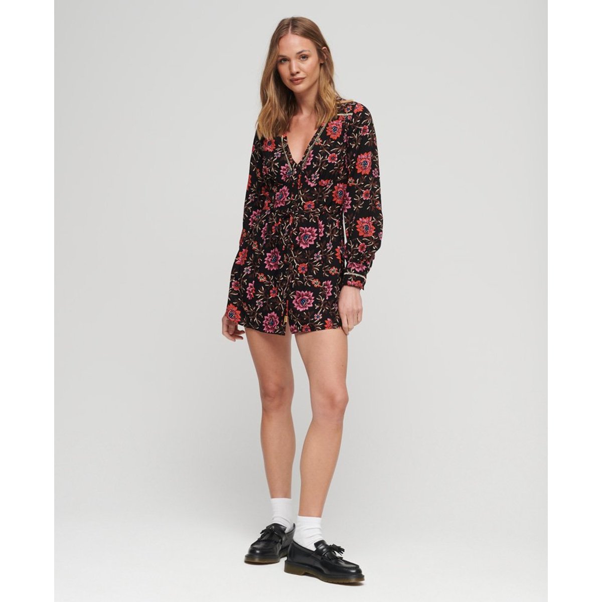 Robe courte fluide imprimée à col V marron fleuri mori, SUPERDRY