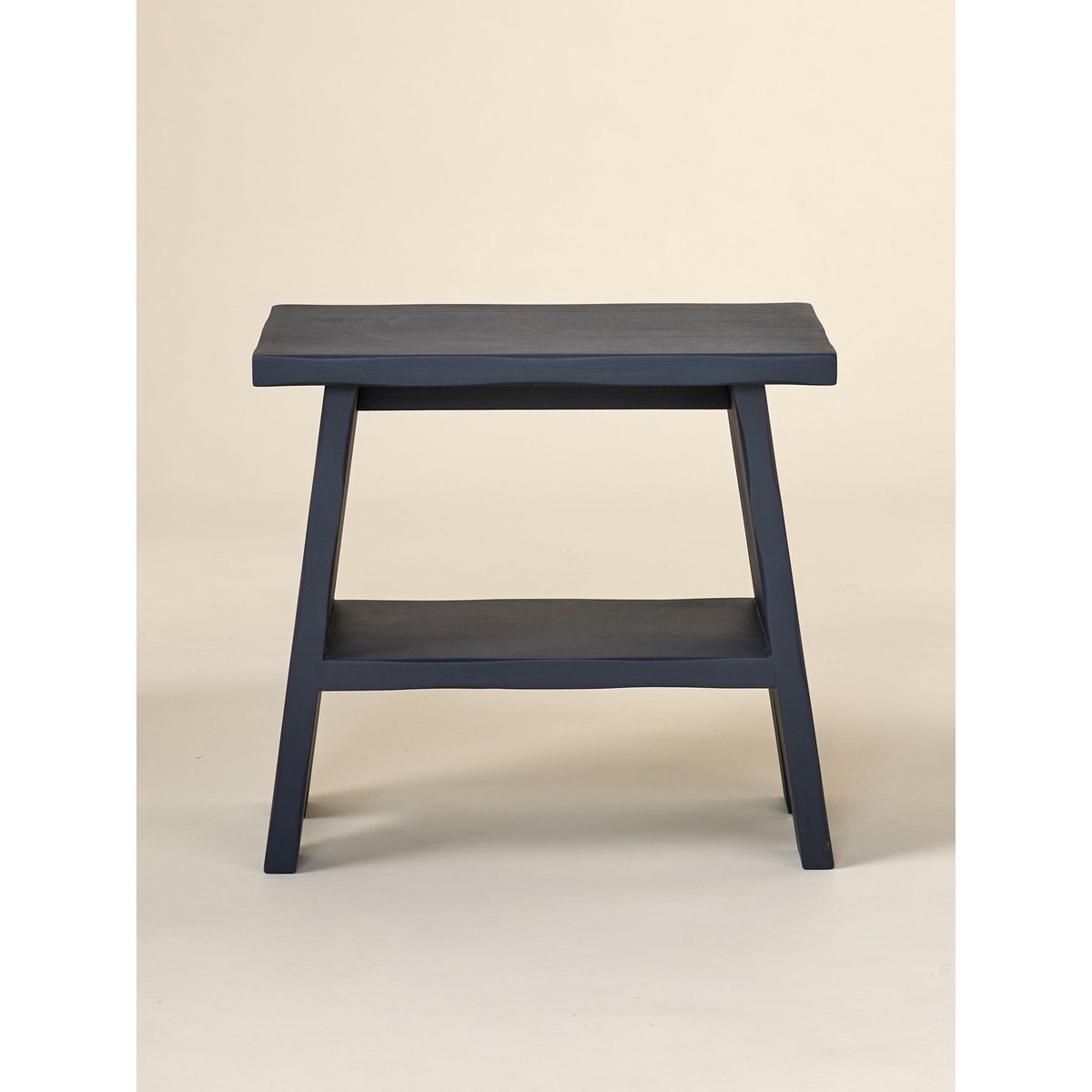 Table Alma charbon, CYRILLUS