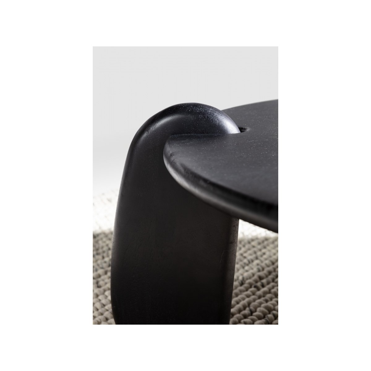 Table basse ronde en bois massif, HELIO noir, BOBOCHIC