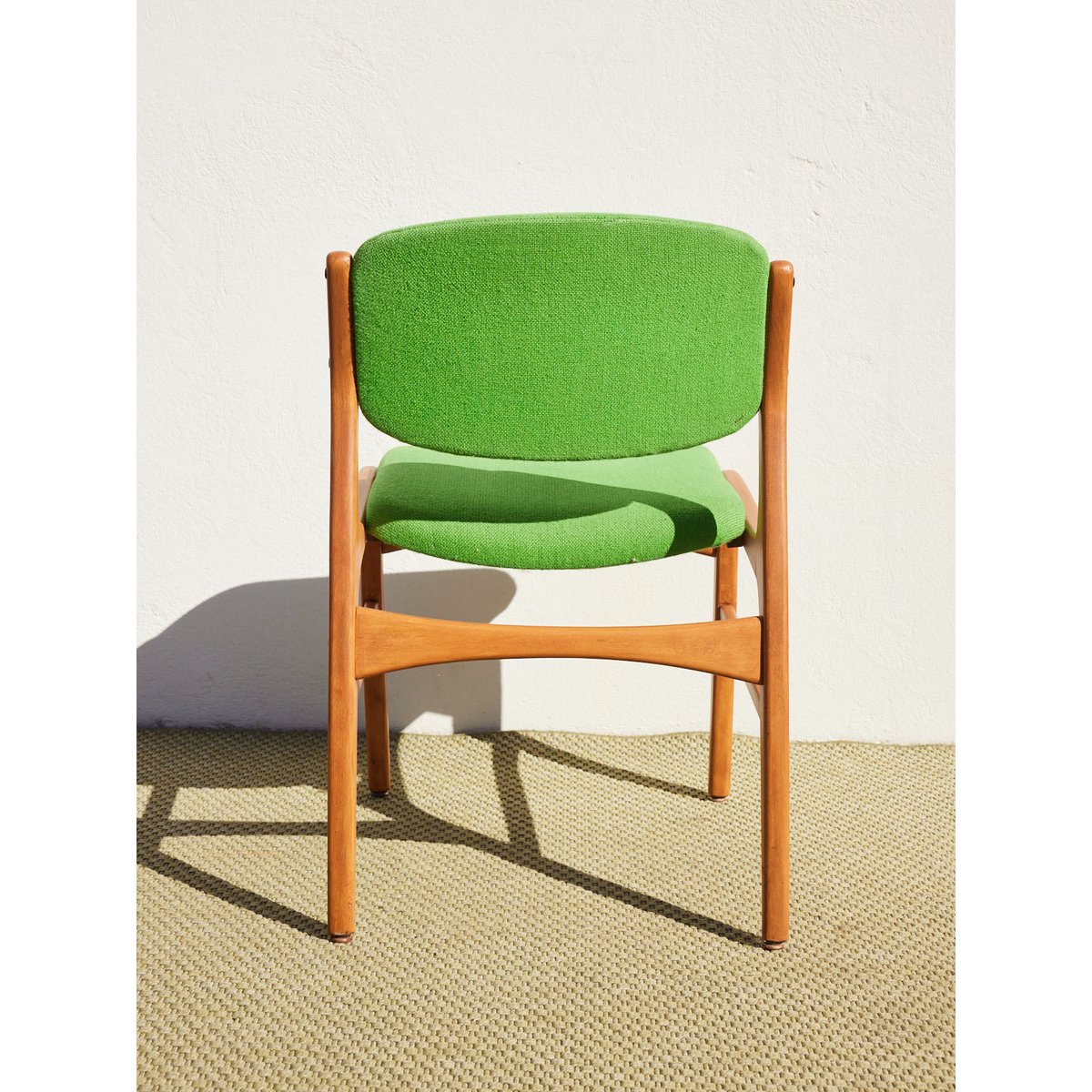 Chaise scandinave verte Alma N°1927 - Bon état bois clair, DEBONGOUT