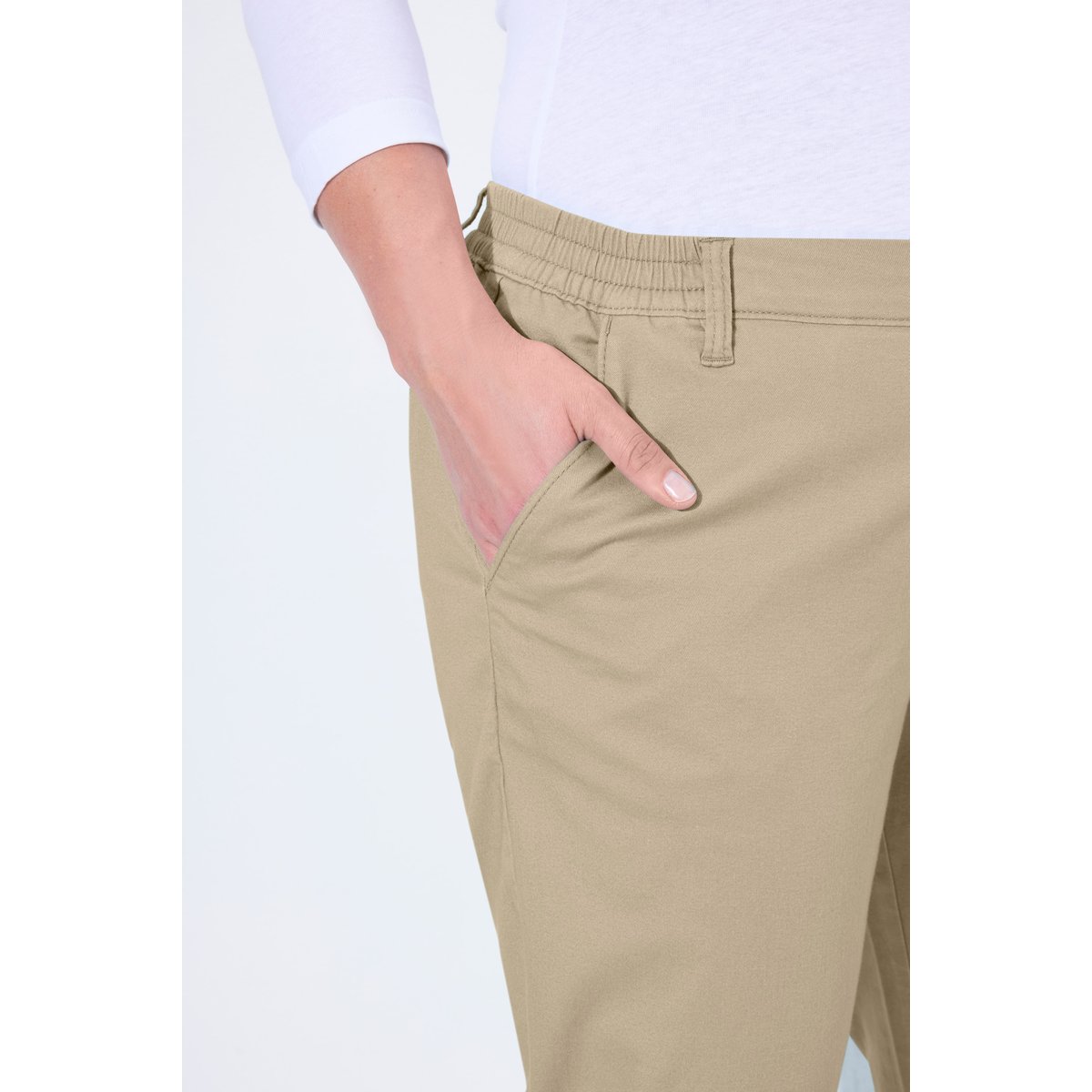 Chino Rena. Jambe carotte. Taille taupe doux, ULLA POPKEN