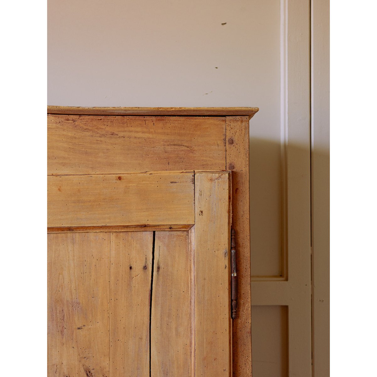 Armoire parisienne façon bonnetière Blandine N°475 - Bon état bois clair, DEBONGOUT