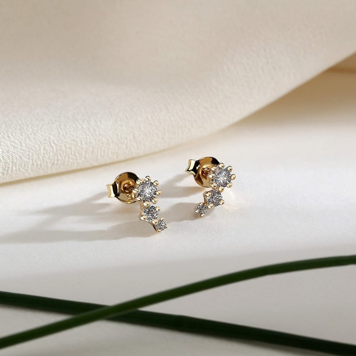 Boucles d'oreilles en Diamant Synthétique/diamant Synthétique/or 375/1000 et Diamant synthétique or, LIVE DIAMOND