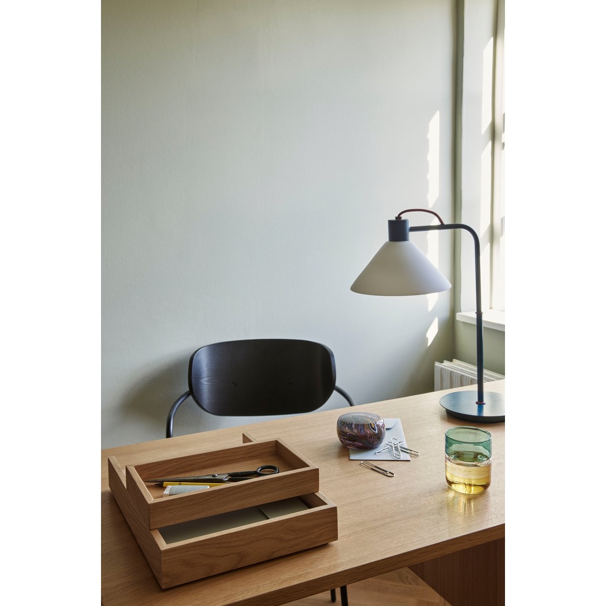 Lampe de table en fer et verre SPOT bleu, HUBSCH