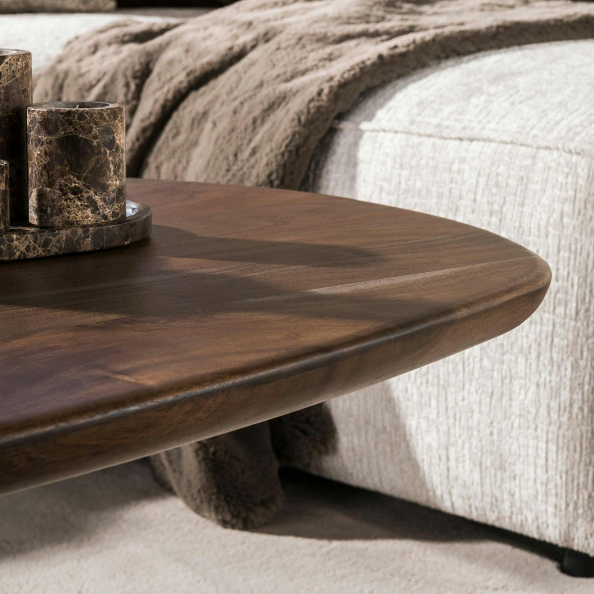 Table basse ovale bois d'acacia foncé design organique NAKO marron, PIER IMPORT