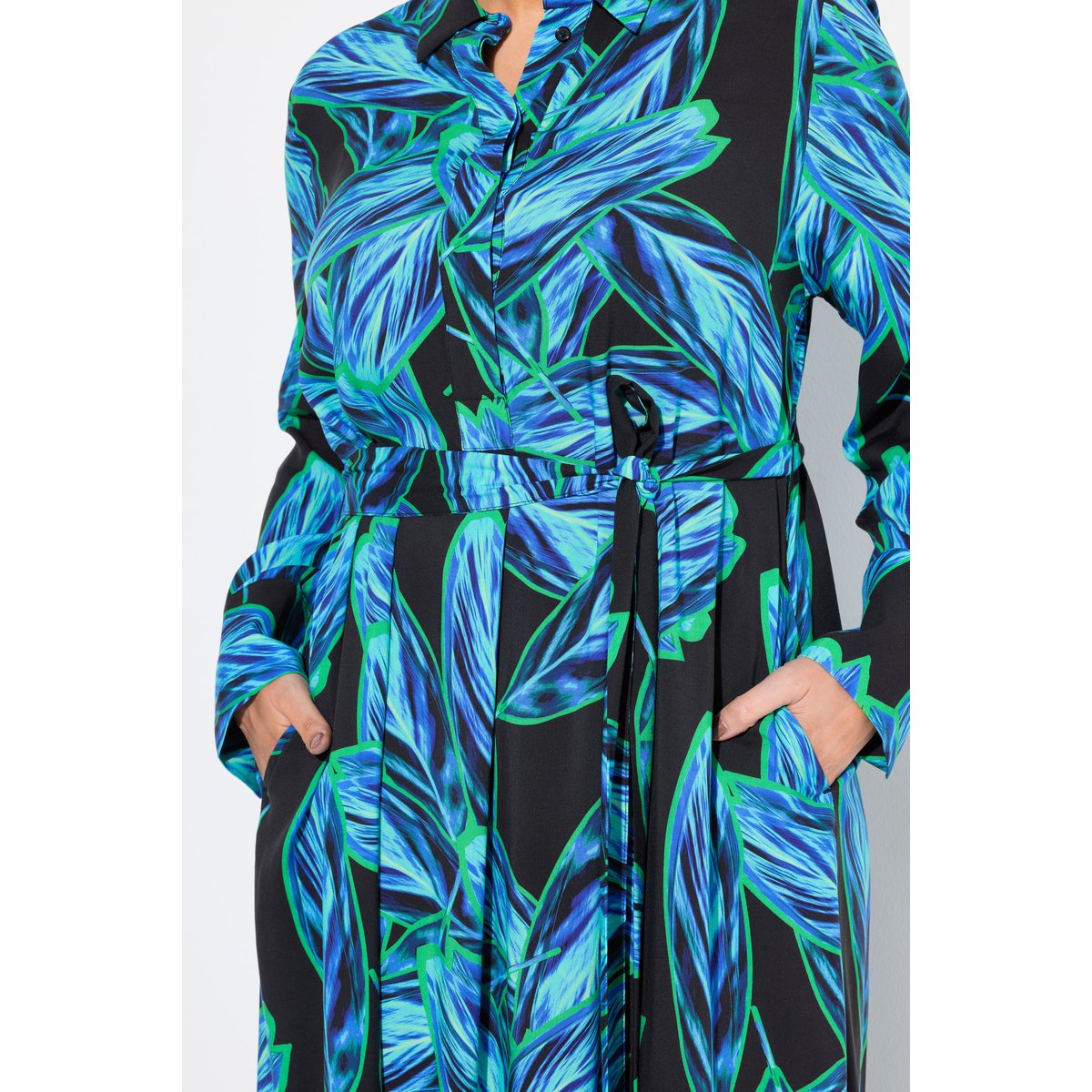 Robe maxi coupe évasée, col chemise noir, ULLA POPKEN