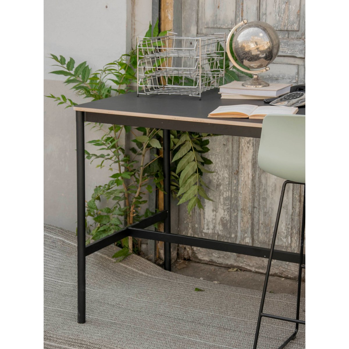 Table haute à manger Karla N°1227 - Bon état noir, DEBONGOUT