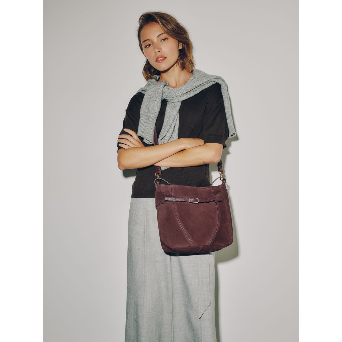 Sac à main style besace en daim ceinture rouge bordeaux, NEXT
