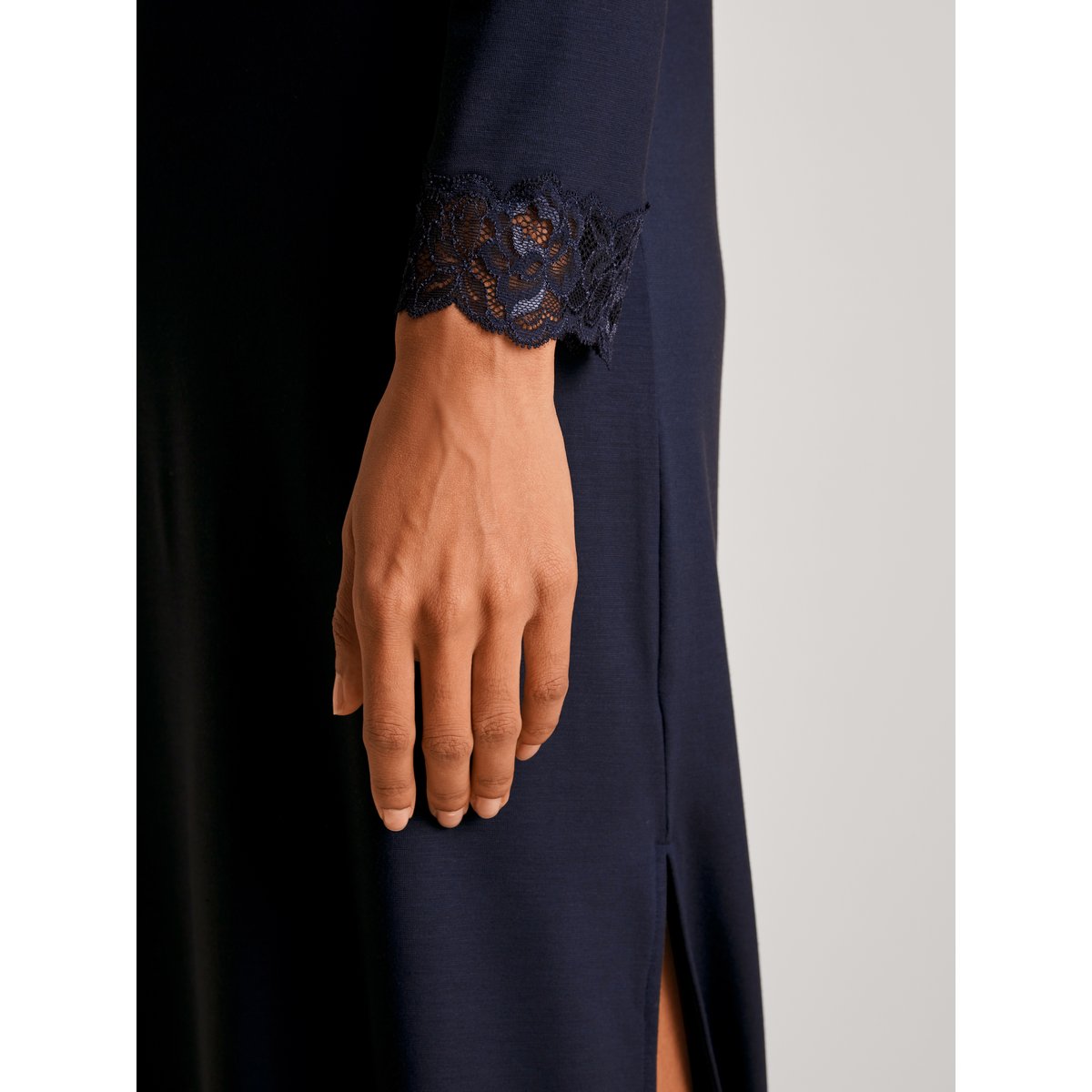 Chemise de nuit à manches longues manches longues Modal ELEGANT DREAMS bleu lapis foncé, CALIDA