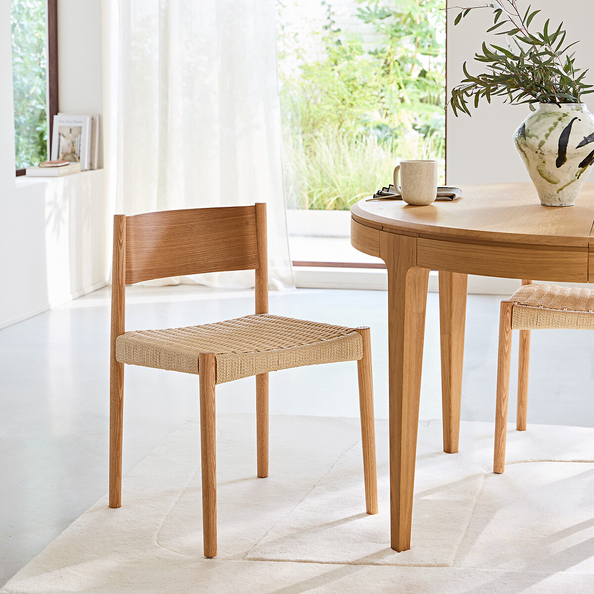 Chaise en frêne massif, assise en corde de papier tressée, IZIE chêne naturel, AM.PM