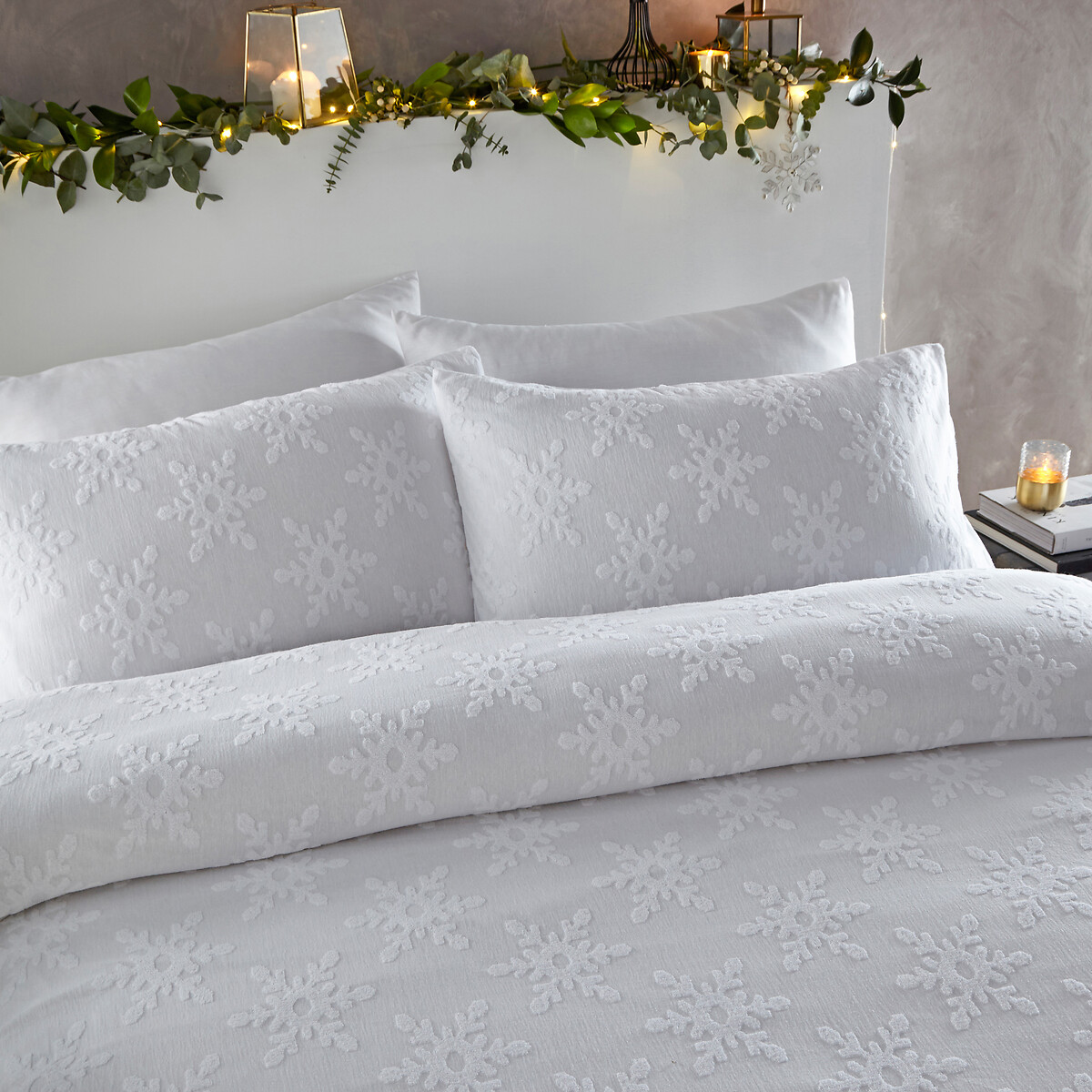 Snowflake Tufted 100% Cotton Duvet and Pillowcase Set white, FURN.