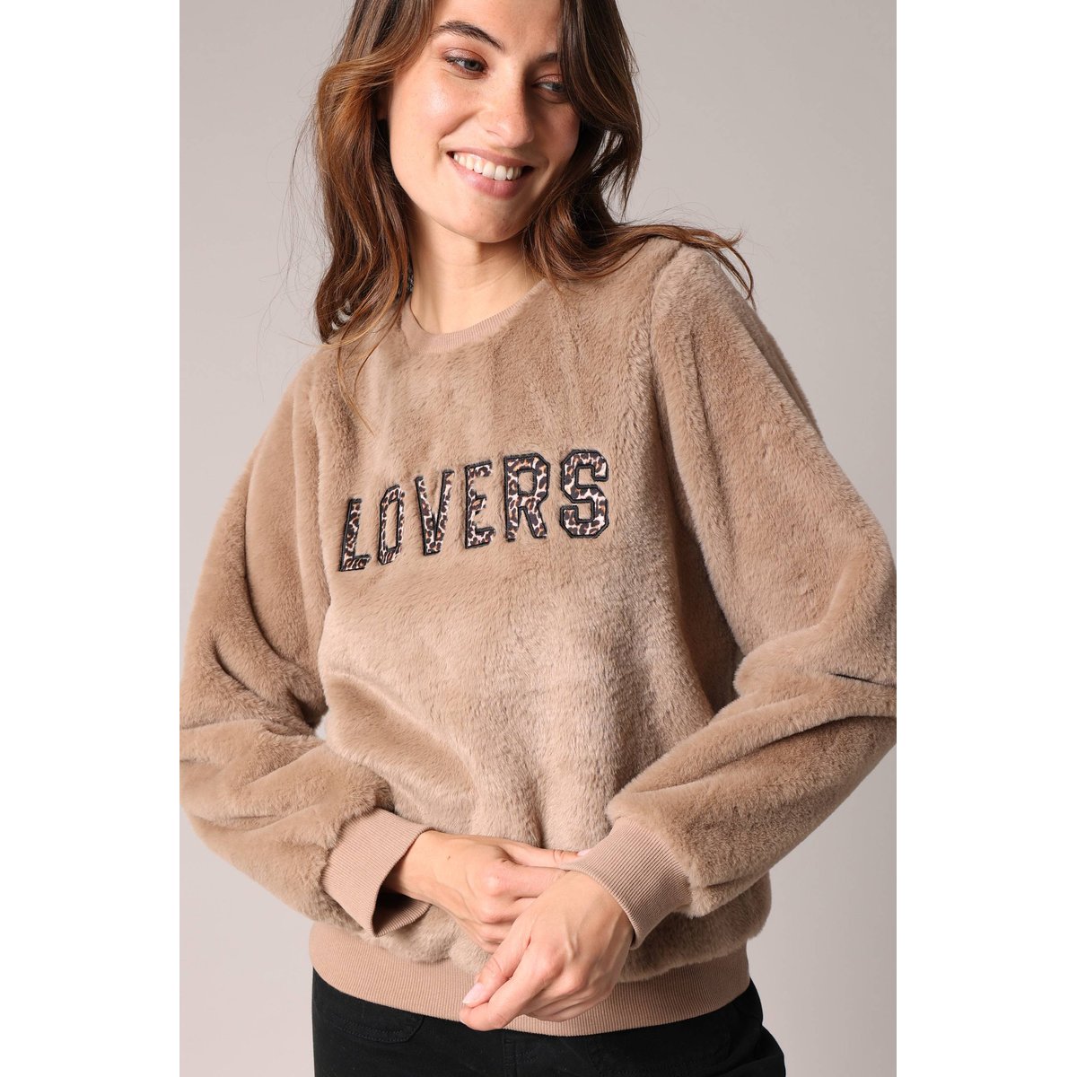 Sweat-shirt avec inscription lovers en relief en imprimé léopard KYLERA beige, DEELUXE