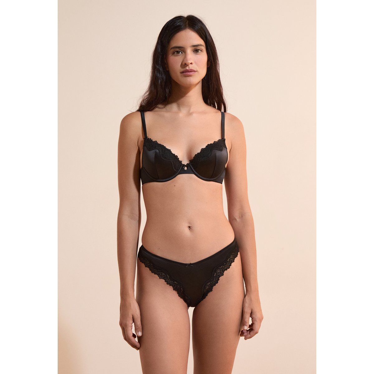 Soutien-gorge N.2 - Le push-up plongeant satiné CHUCHOTEE noir, ETAM