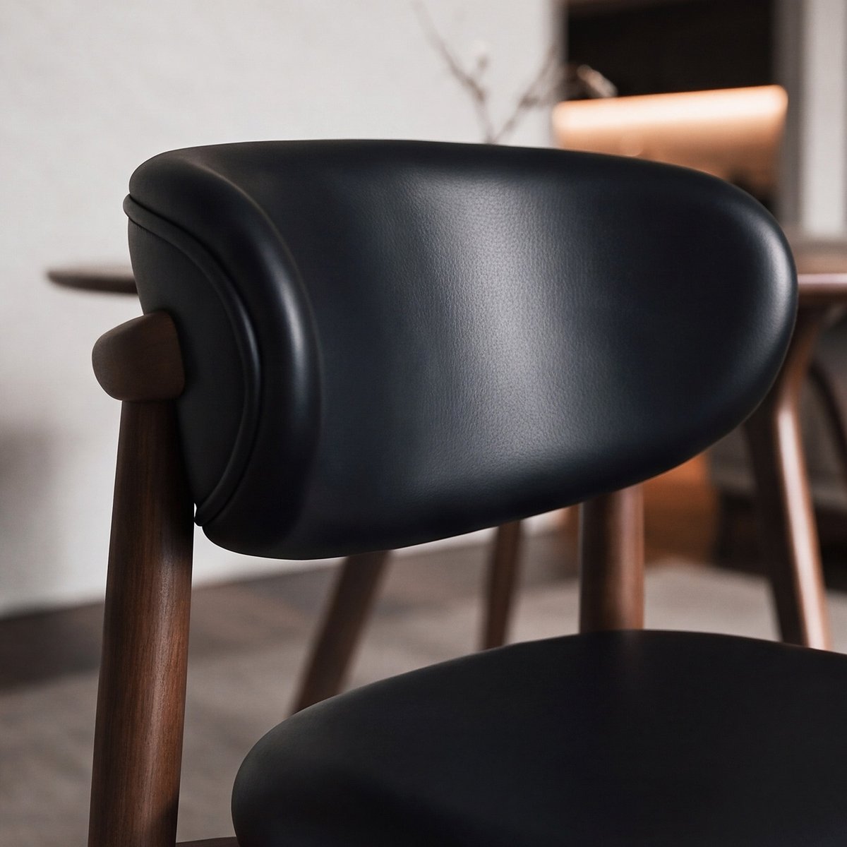 Lot de 2 chaises en cuir et bois d'hévéa - YUNA noir, MAISON PAVANE