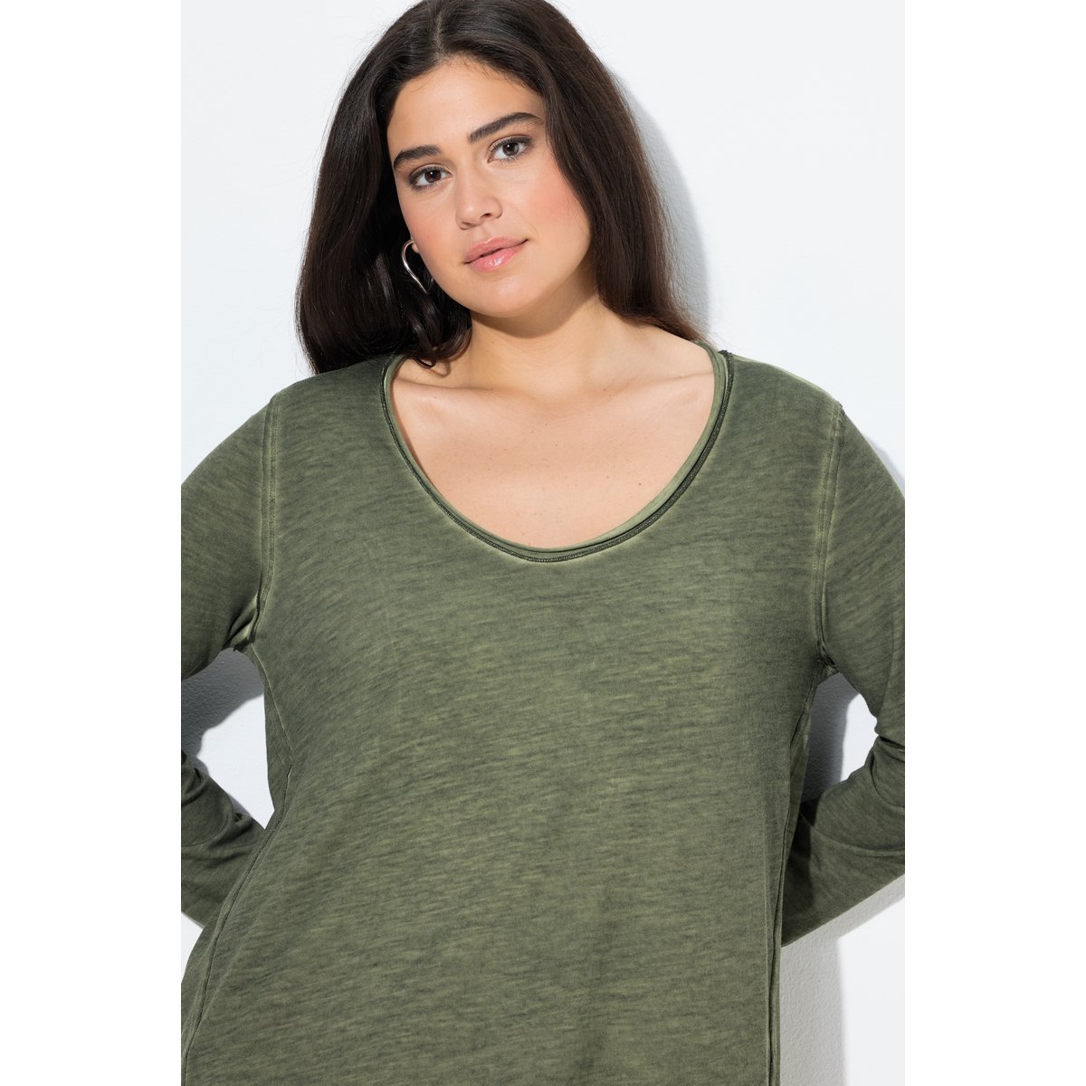T-shirt classique à col en V et gris olive, ULLA POPKEN