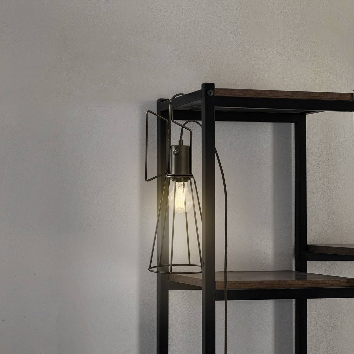 Lampe à poser en métal moderne, Tharion noir, LINDBY