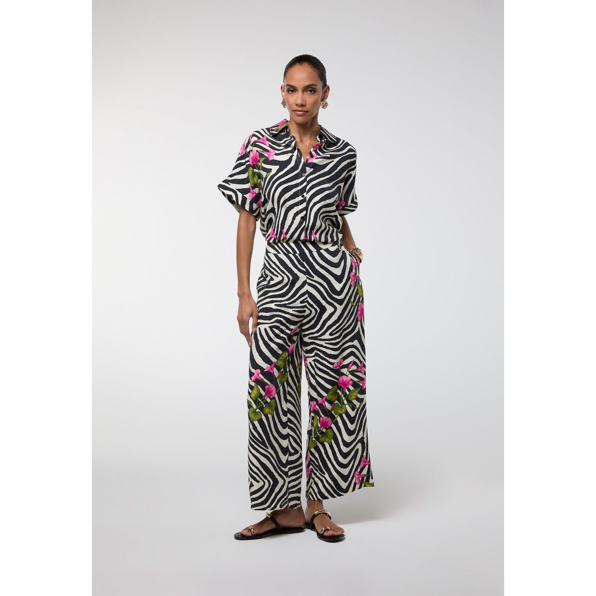 Pantalon palazzo imprimé zébra et fleurs à taille haute noir, LOLA CASADEMUNT