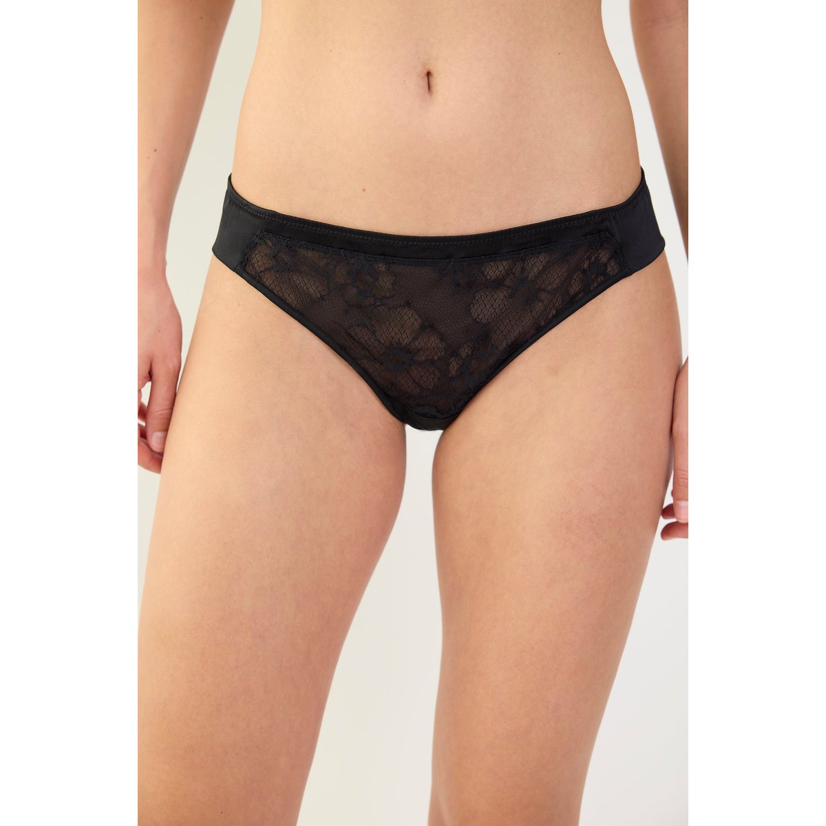 Tanga en dentelle et soie SILK'N LACE noir, MAISON LEJABY