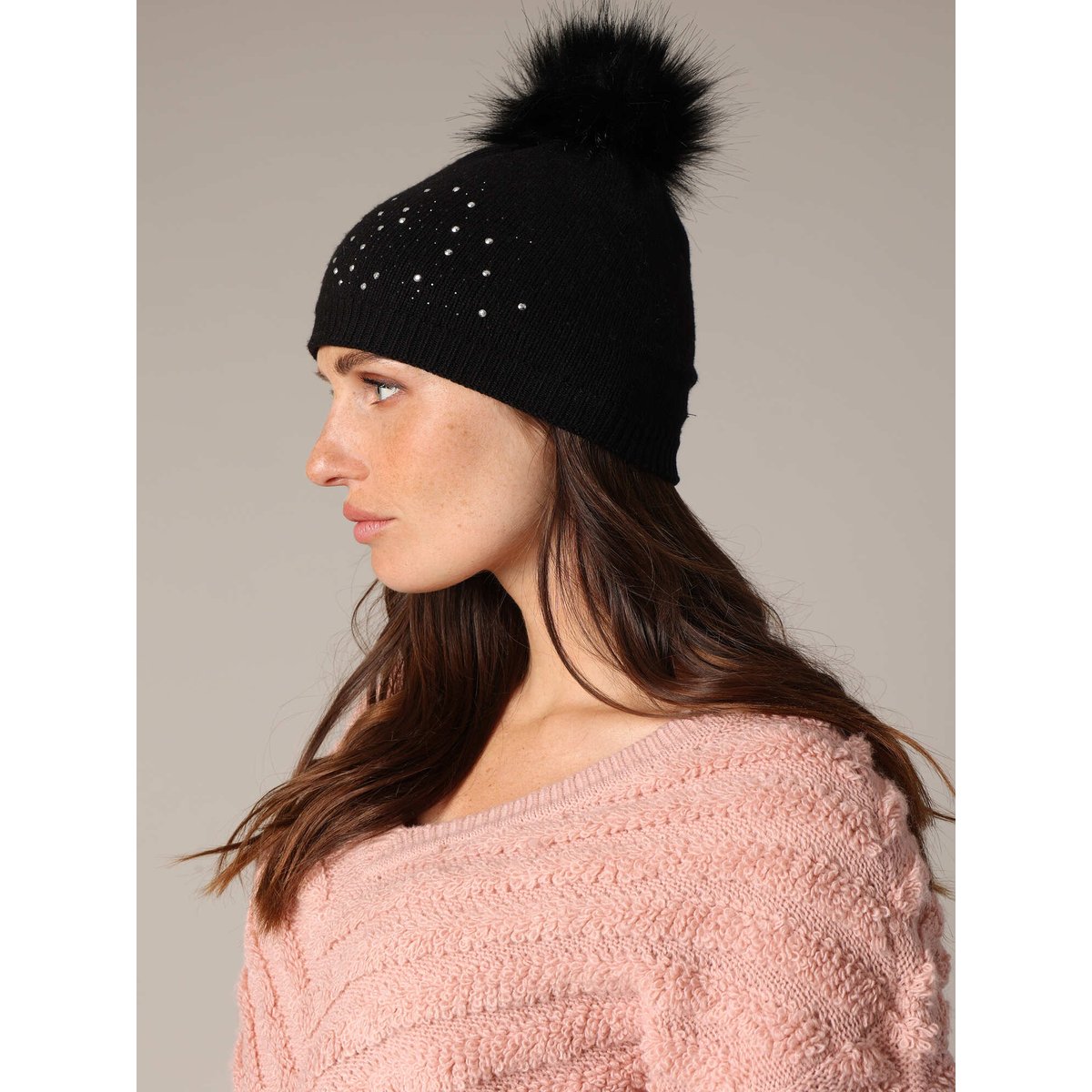 Bonnet côtelé orné de strass avec pompon imitation fourrure
PAMIA noir, DEELUXE