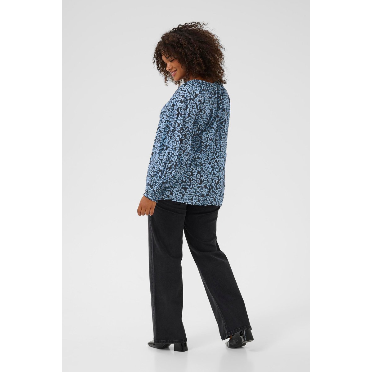 Blouse à manches longues noir/bleu windsurfer flower print, KAFFE CURVE