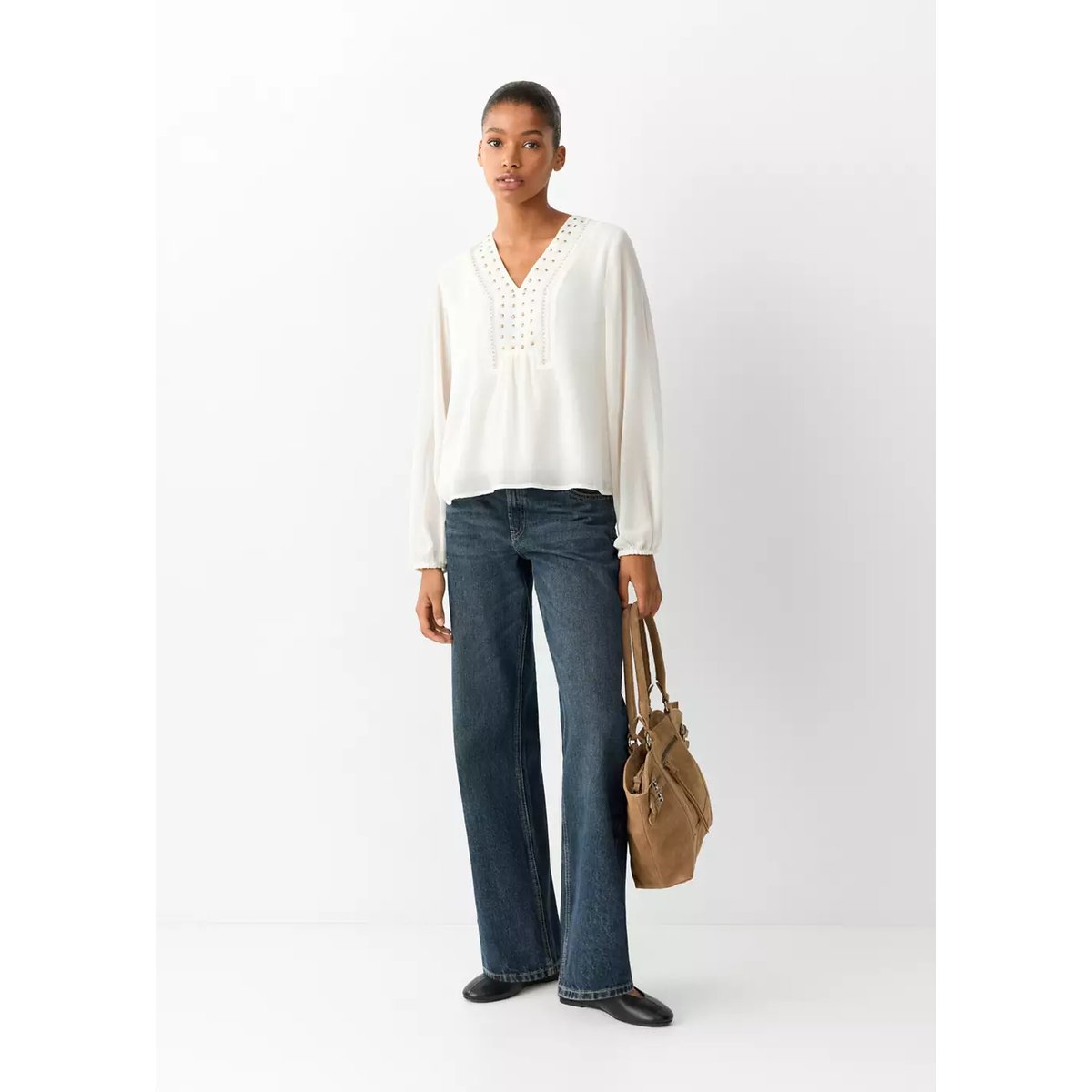 Blouse en mousseline avec clous blanc cassé, MANGO TEEN