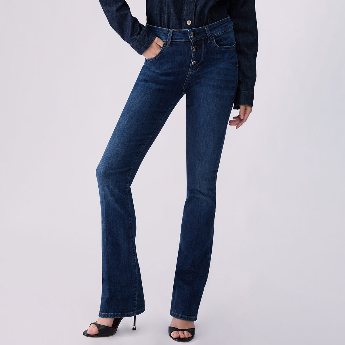 Jean bootcut avec boutons bijoux denim bleu, LIU JO