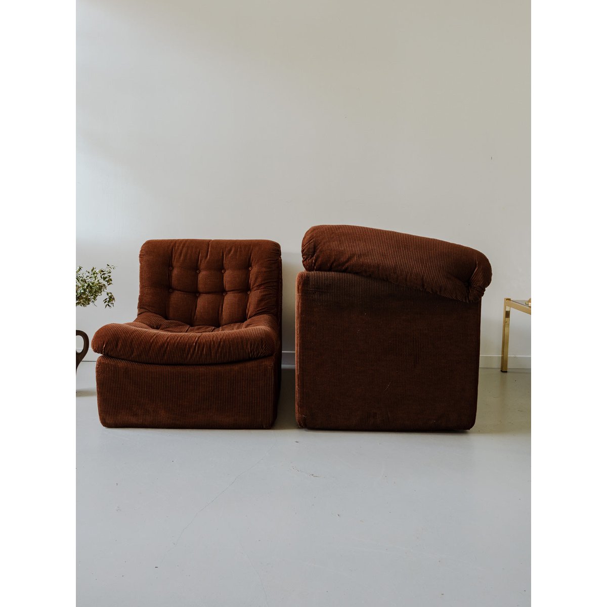 Paire de fauteuils en velours côtelé marron Jakob N°1288 - Bon état marron, DEBONGOUT