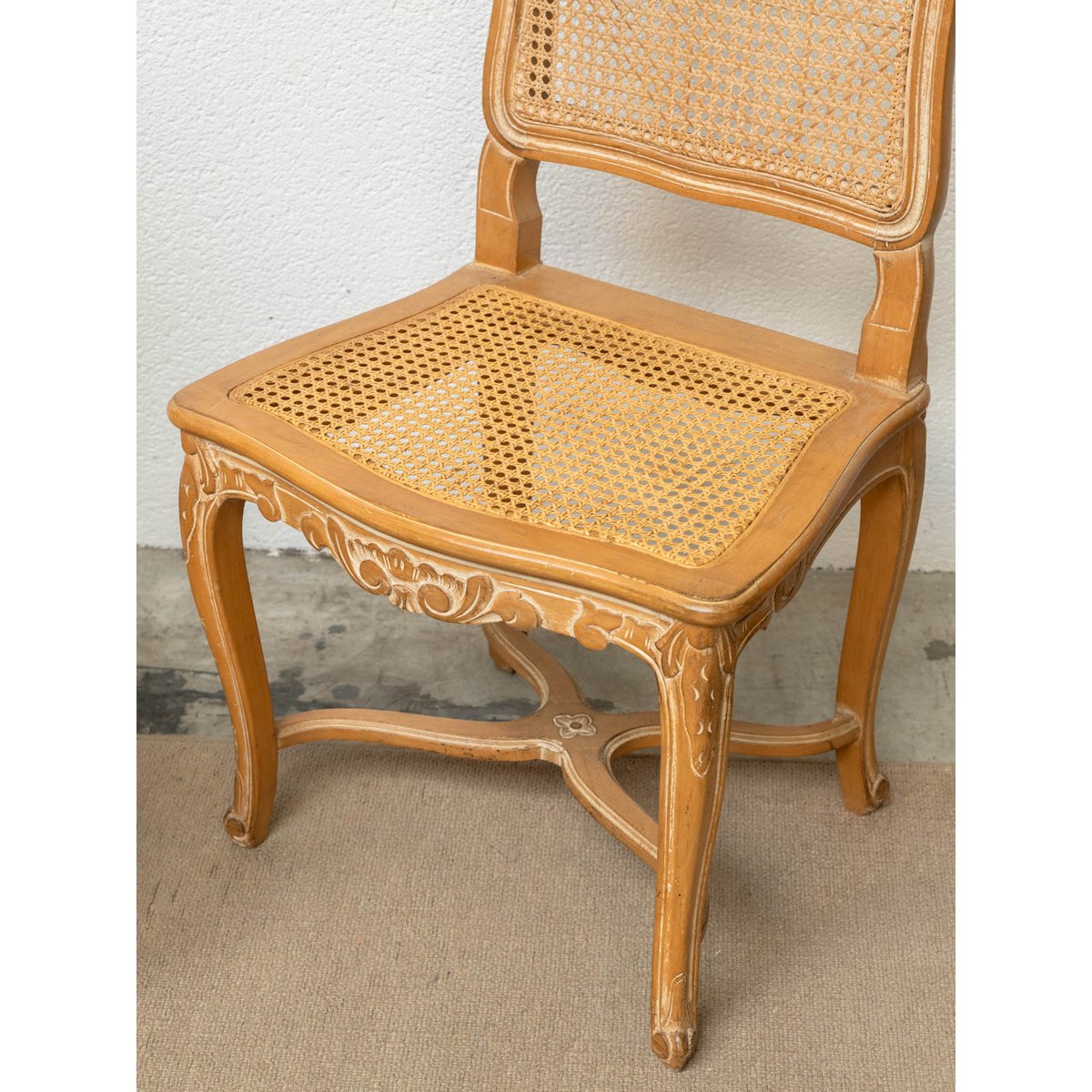 Lot de 4 chaises en bois et cannage Claude N°1420 - Bon état bois clair, DEBONGOUT