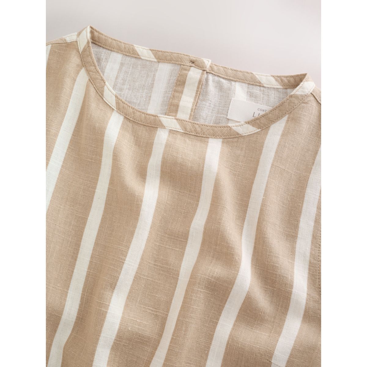 Robe t-shirt courte en lin à dos boutonné marron/rayures blanches, NEXT