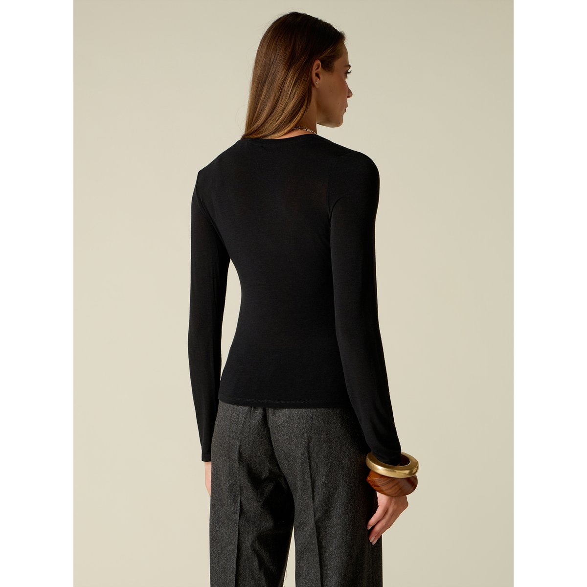 T-shirt col en V noir, OLTRE