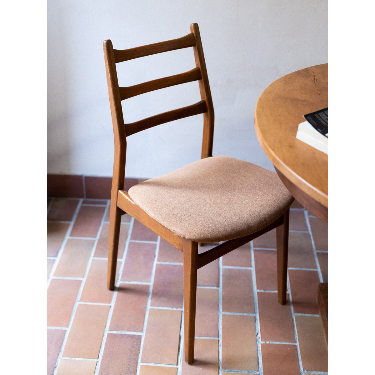 Paire de chaises scandinaves Alma N°1791 - Bon état bois foncé, DEBONGOUT