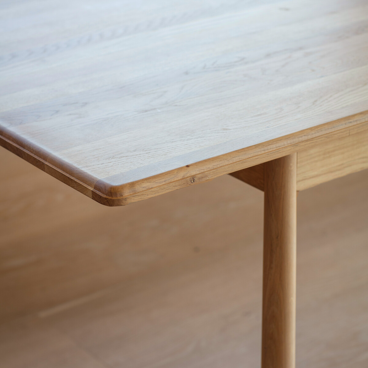Uttara Scandi Oak Extendable Dining Table (Seats 6-8) natural oak, ÉDITÉ