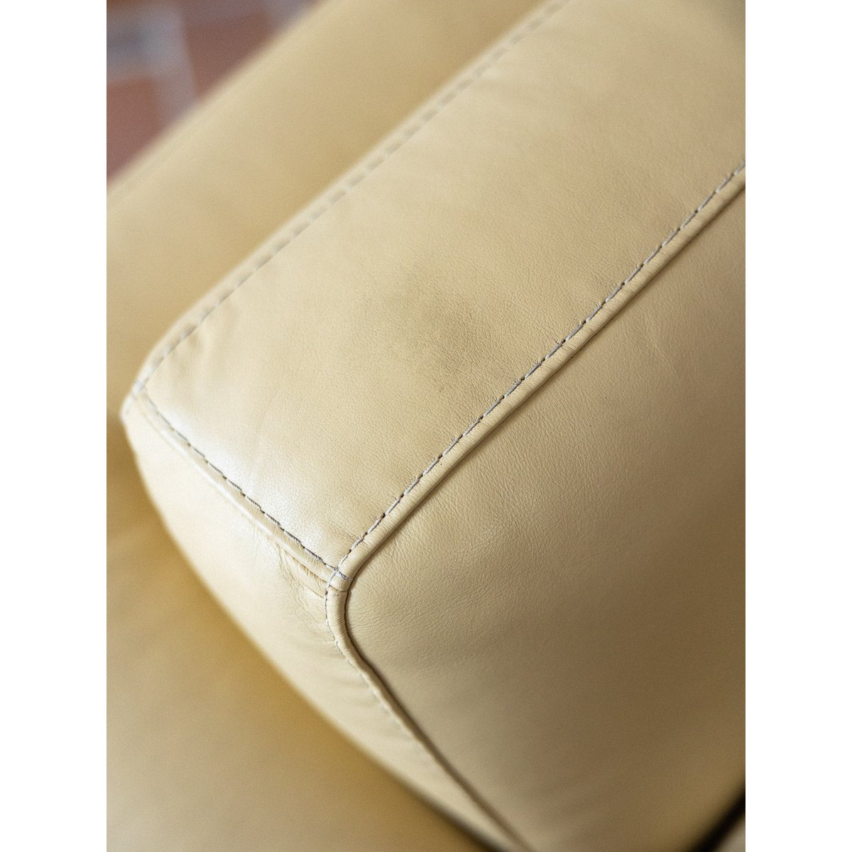 Fauteuil jaune beurre Jakob N°1327 - Bon état jaune, DEBONGOUT