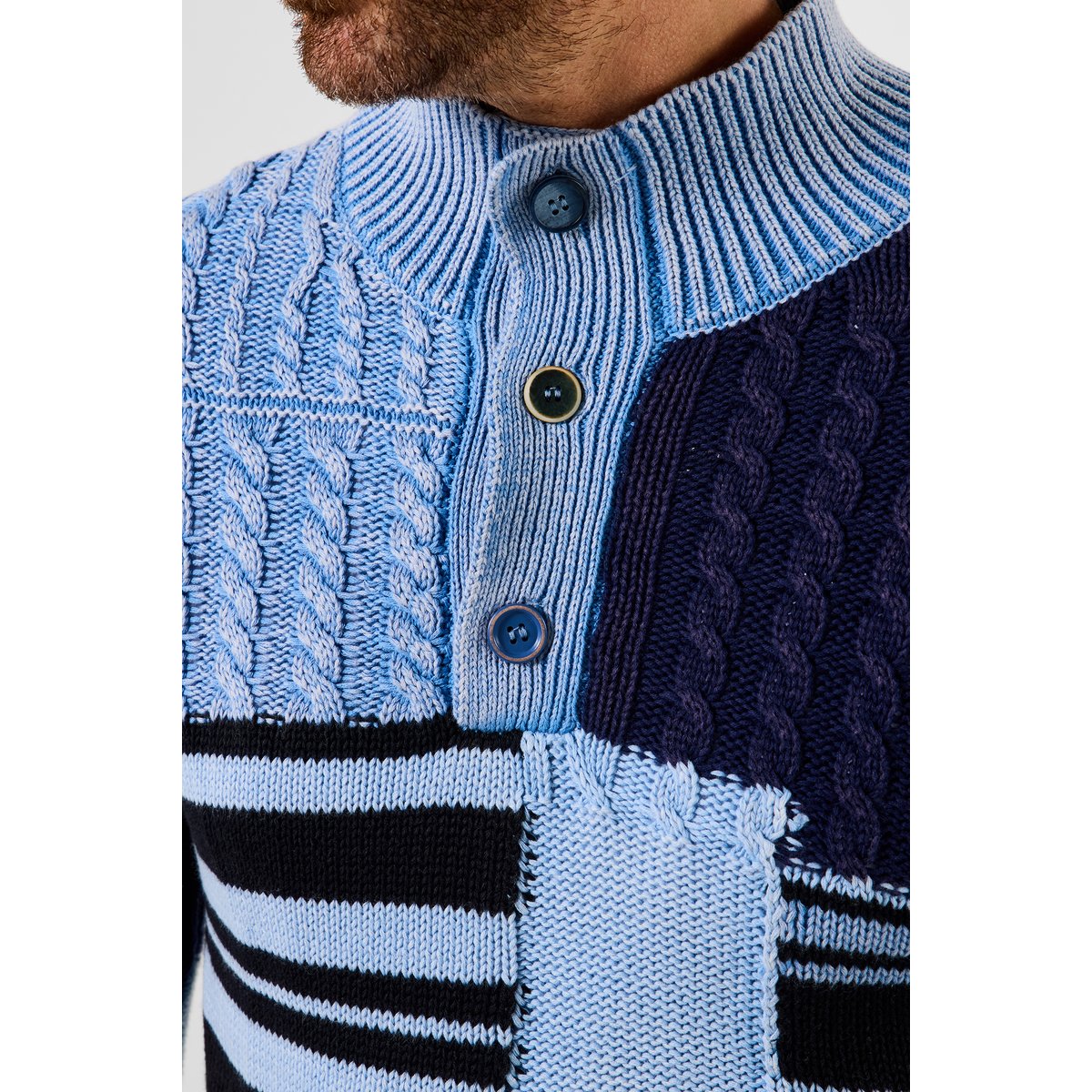Pull à col montant en maille torsadée patchwork bleu, JOE BROWNS