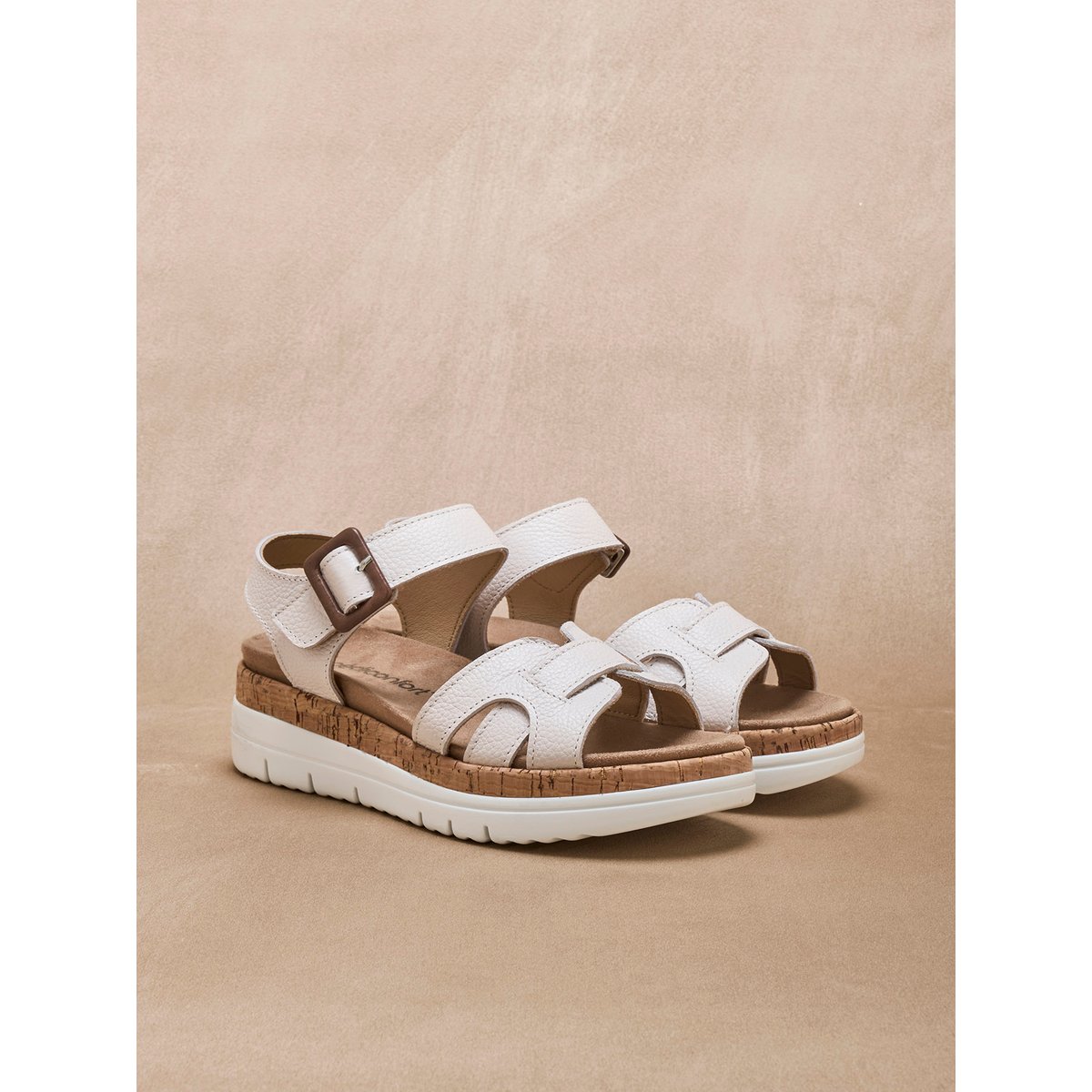 Sandales fermées par scratch beige, PEDICONFORT