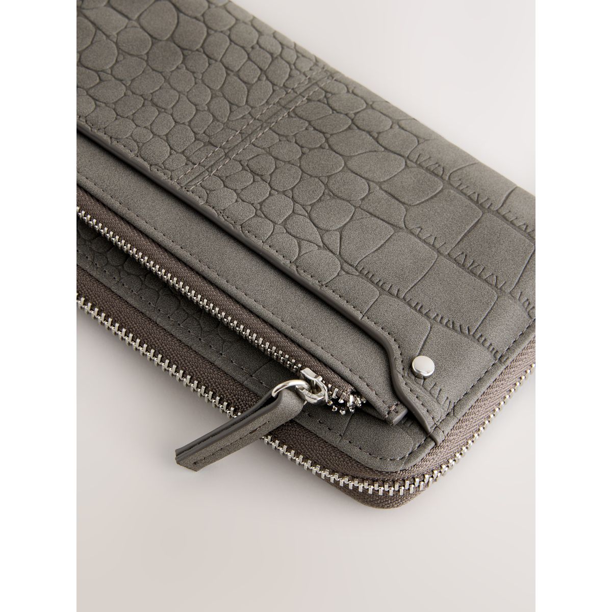 Grand porte-monnaie effet croco gris, NEXT