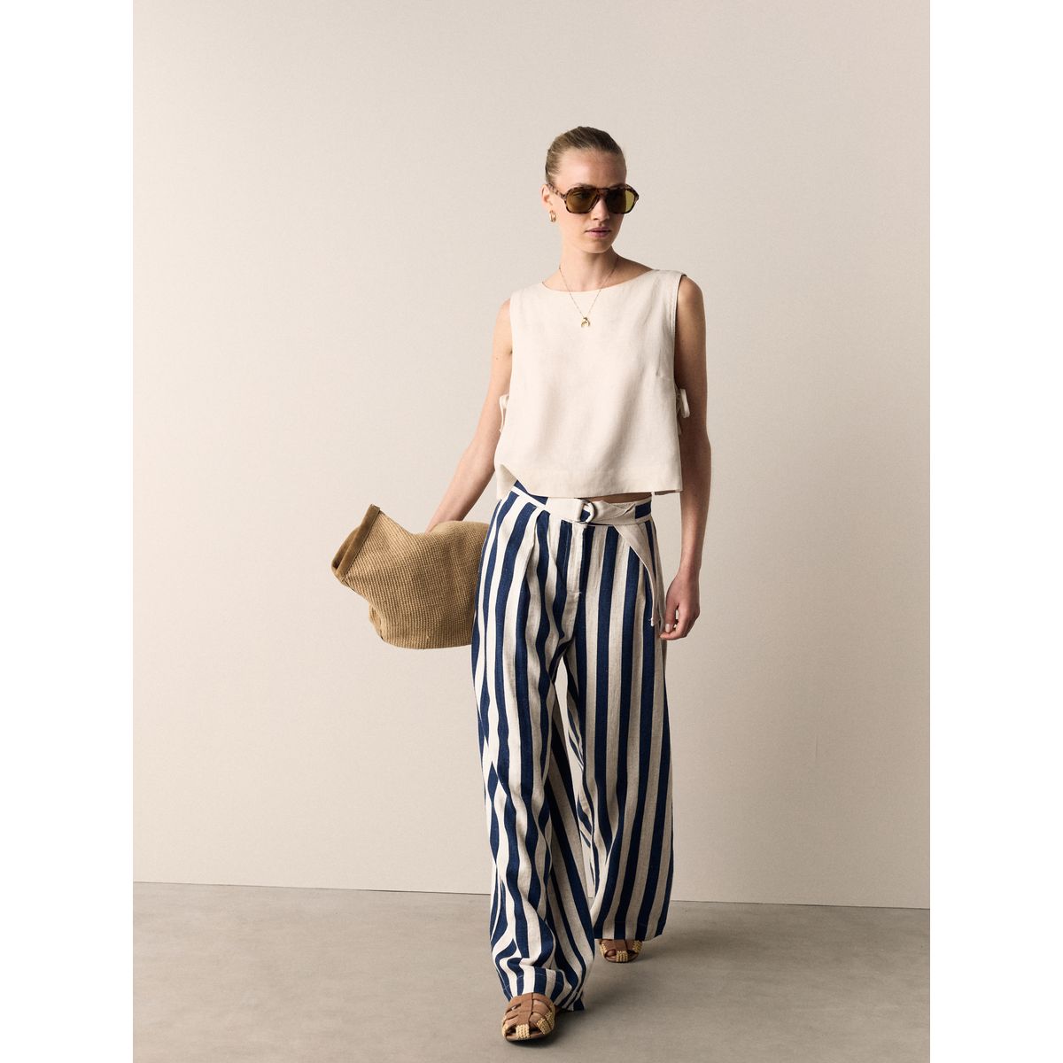 Pantalon large en lin mélangé avec ceinture rayures bleu marine/pierre, NEXT