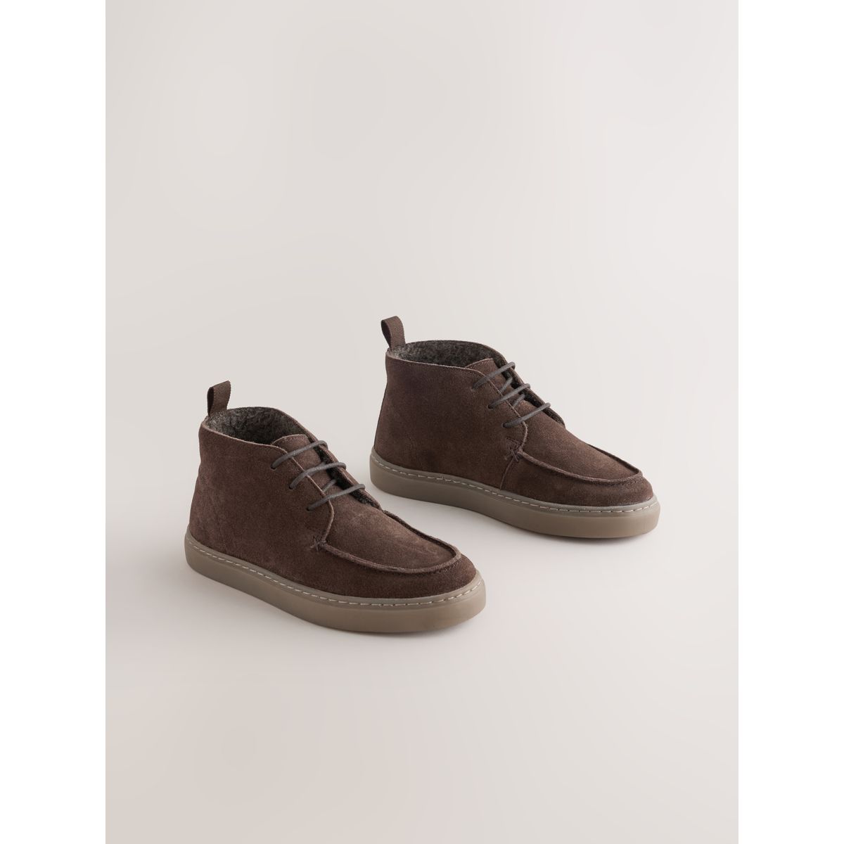 Chaussures à lacets avec plastron daim marron, NEXT