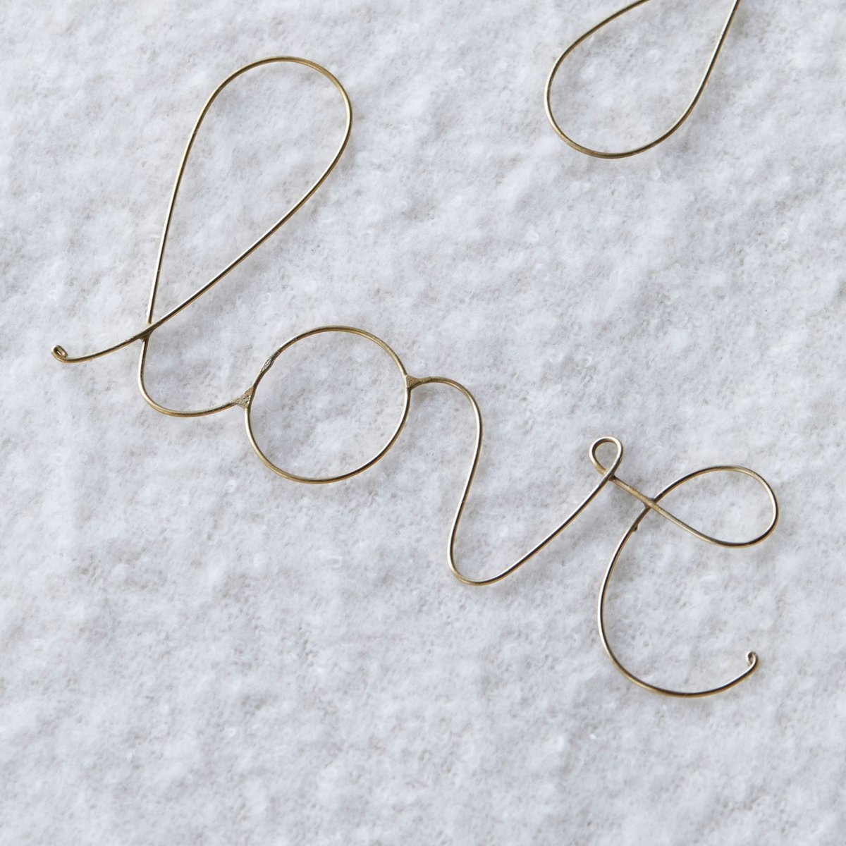 Mot fil de laiton doré "LOVE" - LOJI doré, HOME MAISON